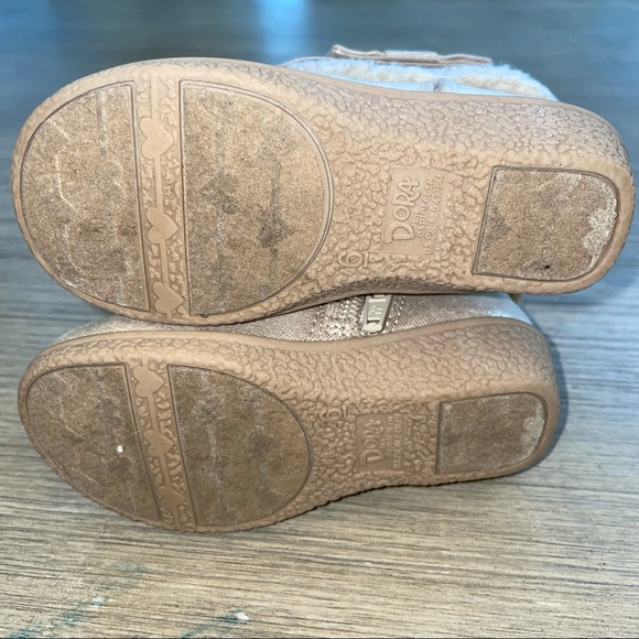 Dora the Explorer Shiny Cream Colored Fur Boots - Picture 12 of 12